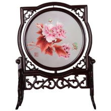 金彩霞雙面繡花卉擺件 一針一線的藝術(shù)，饋贈(zèng)佳品的匠心